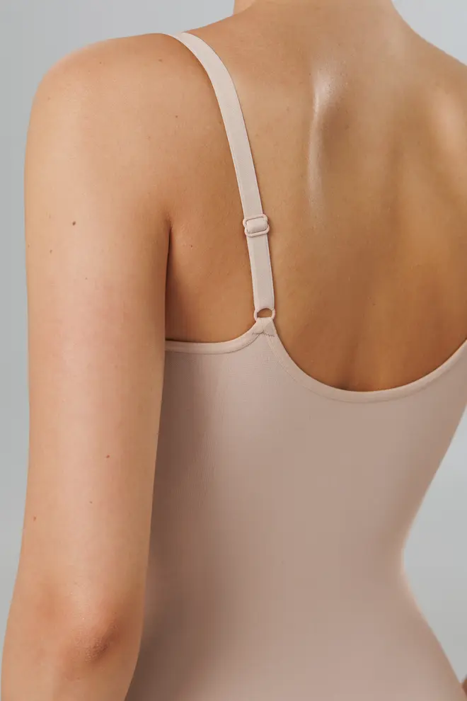 Body-String mit schmalen Trägern BODY STRING SHAPEWEAR light nude