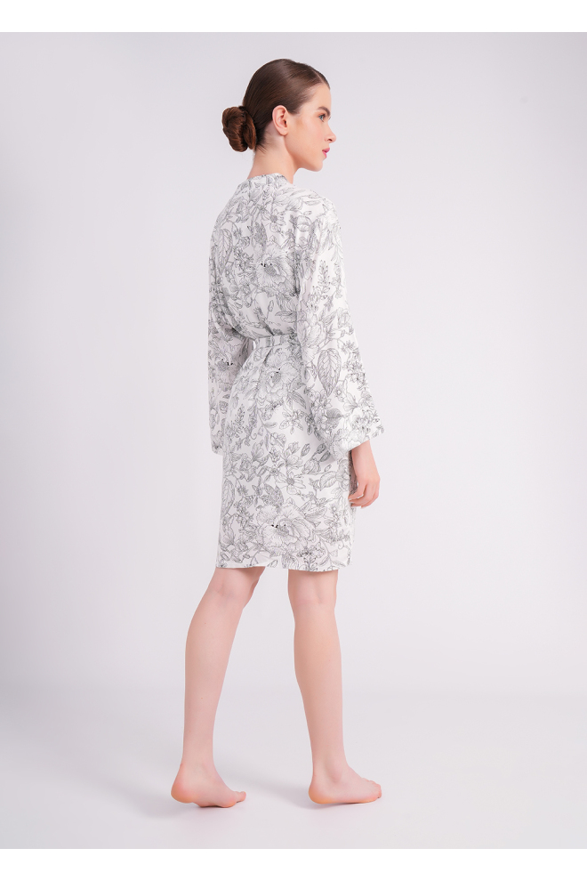 Damen-Morgenmantel aus Viskose mit Blumenmuster – FLOSSED IN FLOWERS 7336/040 (white/black floral print)