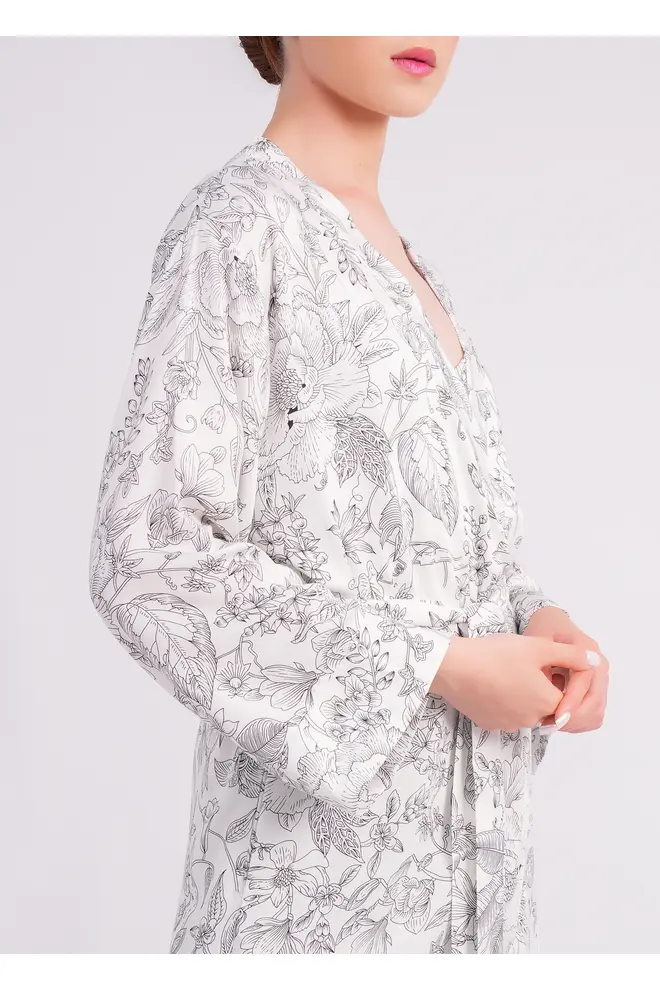 Damen-Morgenmantel aus Viskose mit Blumenmuster – FLOSSED IN FLOWERS 7336/040 (white/black floral print)
