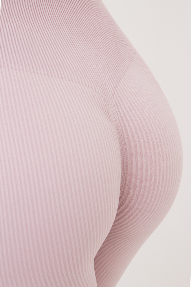 Seamless Ribbed Women’s Biker Shorts with Push-Up Effect TRACKS RIB SHAPE (burnished lilac)