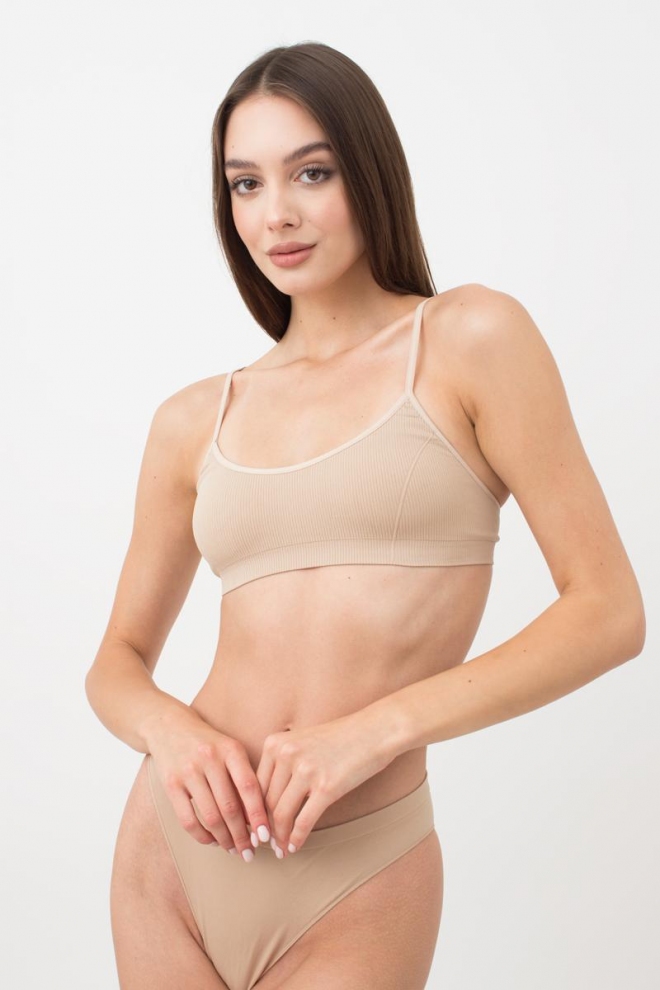 Nahtloses geripptes Top mit schmalen Trägern CAMI TOP RIB (naturale)