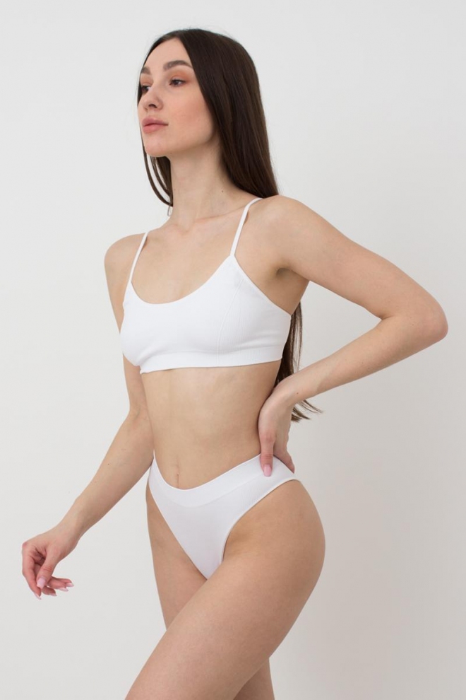 Nahtloses geripptes Top mit schmalen Trägern CAMI TOP RIB (white)