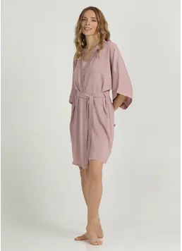 Robe made of crinkle-effect silk CREME FOLD 7205/050 (soft rose) Robe made of crinkle-effect silk CREME FOLD 7205/050 (soft rose)