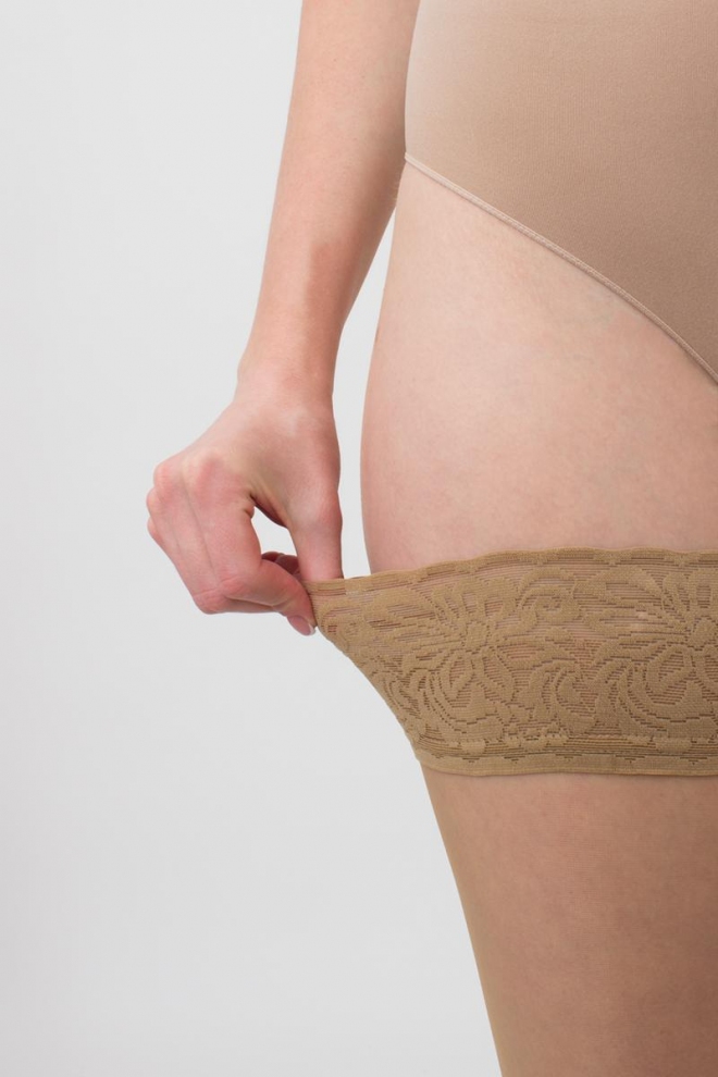 Stockings with lace on silicone base EMOTION 20 den (daino)