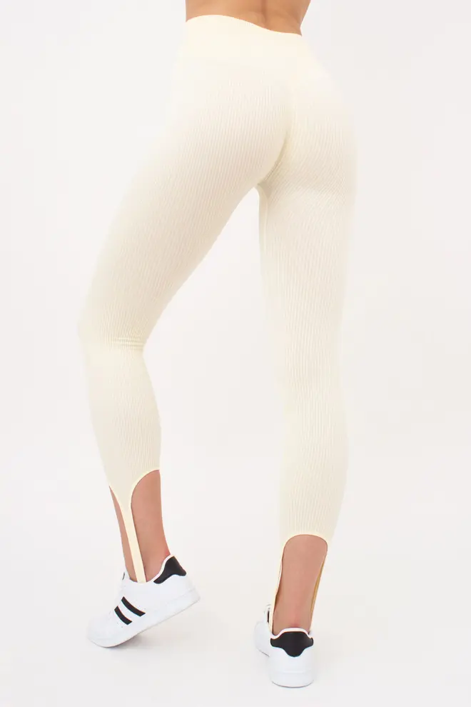 Gerippte Leggings mit Fusssteg LEGGINGS RIB STRIPE (milk)