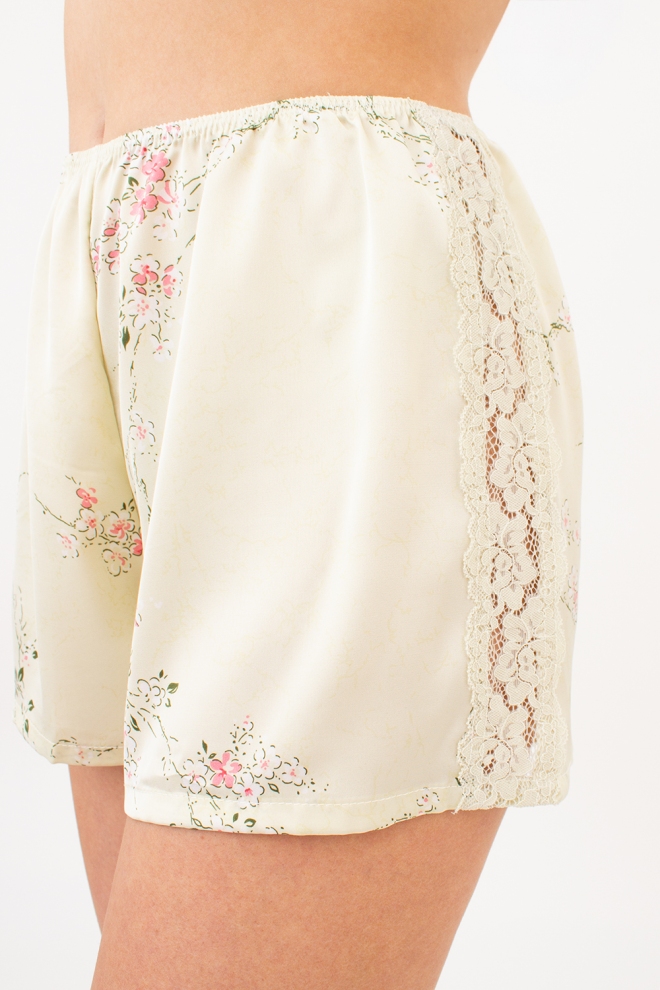 Seidepyjama mit Blümen SAKURA 6032/051 (light yellow)