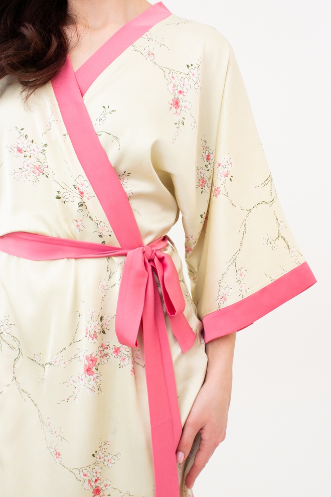 Kurzer Morgenmantel mit Blümen SAKURA 7224/050 (light yellow)