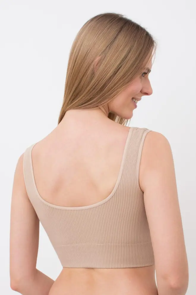 Nahtlos geripptes Top mit breiten Trägern TOP RIB (naturale)