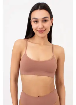 Nahtloses geripptes Top mit schmalen Trägern CAMI TOP RIB (mokko)